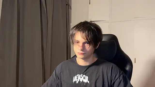 Snapshot of SasukeUhchiaa chatting on February 11, 2026, 5:12 am SasukeUhchiaa online show from February 11, 2026, 5:12 am