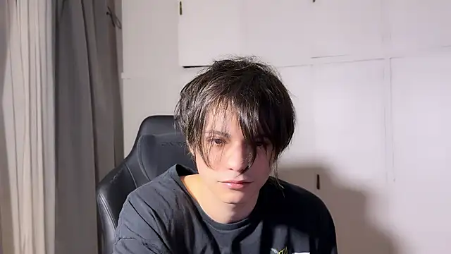 Snapshot of SasukeUhchiaa chatting on February 12, 2026, 2:17 am SasukeUhchiaa online show from February 12, 2026, 2:17 am