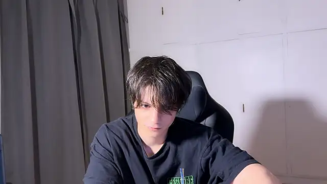 Snapshot of SasukeUhchiaa chatting on February 20, 2026, 6:37 am SasukeUhchiaa online show from February 20, 2026, 6:37 am