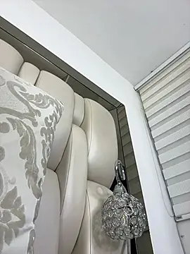 ALISSON FOXXX1 online show from February 4, 2026, 10:47 pm