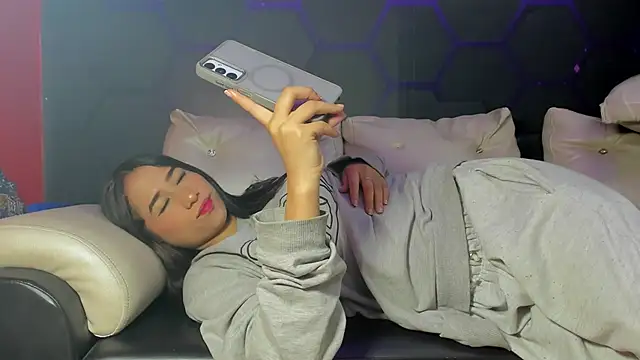 miacam-hot online show from October 18, 2025, 11:33 am