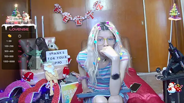 Snapshot of Skinygirl chatting on December 28, 2024, 10:34 pm Skinygirl online show from December 28, 2024, 10:34 pm