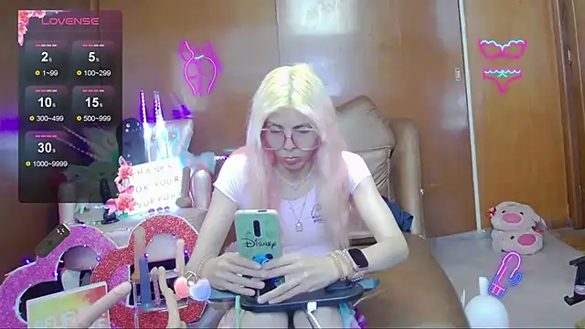 Skinygirl online show from November 10, 2025, 10:42 pm