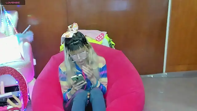 Snapshot of Skinygirl chatting on April 4, 2026, 11:13 pm Skinygirl online show from April 4, 2026, 11:13 pm