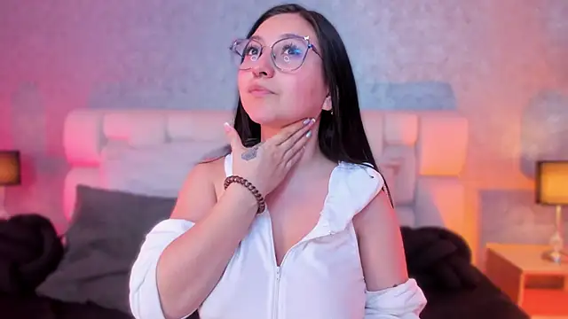 lucy neil online show from February 11, 2025, 1:10 am