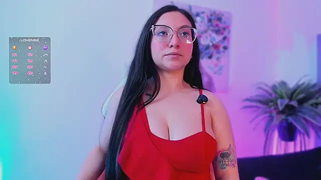 lucy neil online show from December 14, 2025, 2:39 am