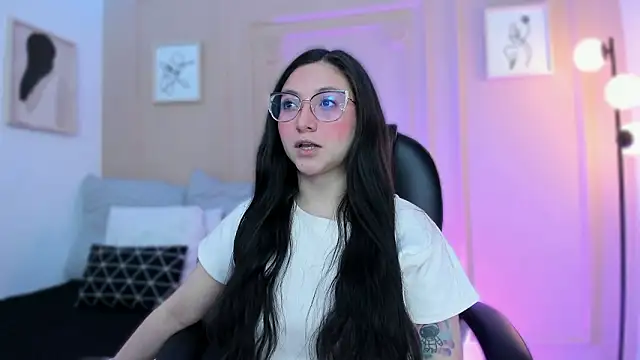 lucy neil online show from February 26, 2026, 2:32 am