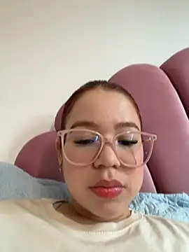 Lucyklein2022 online show from March 15, 2026, 5:41 pm