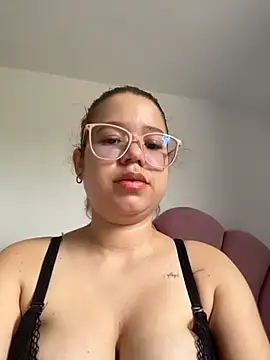 Lucyklein2022 online show from March 27, 2026, 3:34 pm