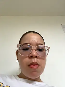 Lucyklein2022 online show from March 29, 2026, 4:40 pm