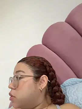 Lucyklein2022 online show from April 14, 2026, 4:02 pm