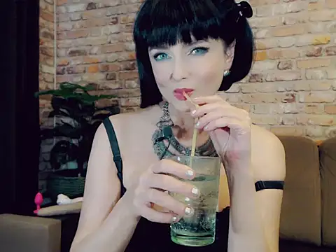  Alexis Bloom  online show from February 2, 2025, 6:26 am