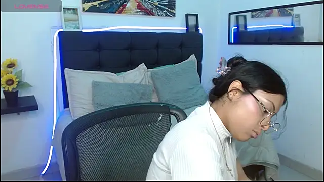 vaness weet online show from November 25, 2025, 7:36 pm