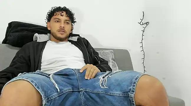 tuyo1995 online show from January 24, 2025, 8:54 pm