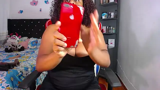 Snapshot of BellaKarla chatting on May 15, 2026, 11:34 pm BellaKarla online show from May 15, 2026, 11:34 pm