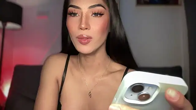 Bella Gordon online show from November 30, 2025, 5:00 am