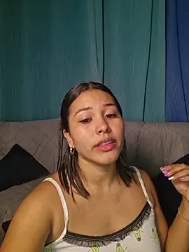 caylinhot7 online show from October 8, 2025, 5:38 am