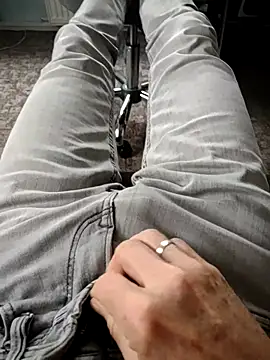 kiam471 online show from October 28, 2025, 3:04 pm