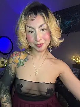 Cinamoonn online show from April 6, 2026, 6:53 pm