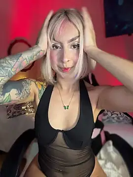 Cinamoonn online show from May 15, 2026, 9:44 pm