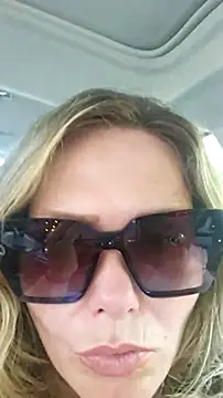 Snapshot of hollyg221 chatting on June 1, 2026, 9:05 pm hollyg221 online show from June 1, 2026, 9:05 pm