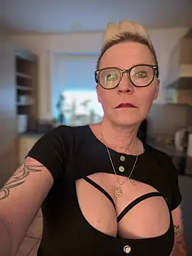 Snapshot of German_Milf chatting on January 24, 2025, 1:47 pm German Milf online show from January 24, 2025, 1:47 pm
