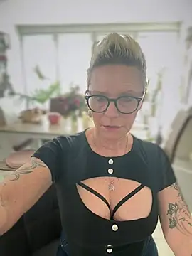 Snapshot of German_Milf chatting on February 17, 2025, 1:32 pm German Milf online show from February 17, 2025, 1:32 pm