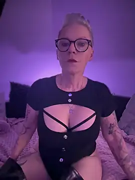 Snapshot of German_Milf chatting on February 27, 2025, 6:31 pm German Milf online show from February 27, 2025, 6:31 pm