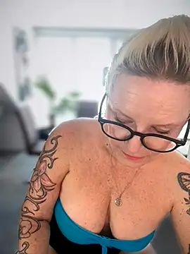 Snapshot of German_Milf chatting on October 15, 2025, 1:00 pm German Milf online show from October 15, 2025, 1:00 pm