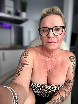 Snapshot of German_Milf chatting on October 17, 2025, 1:14 pm German Milf online show from October 17, 2025, 1:14 pm