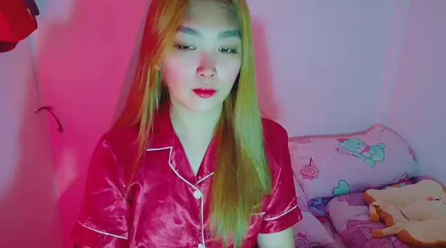 TR4NSCUTI3 online show from January 6, 2025, 8:28 pm