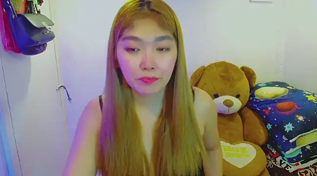 TR4NSCUTI3 online show from February 2, 2025, 6:42 pm