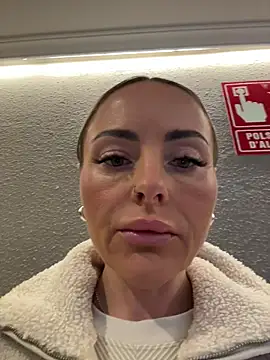 EmaSalis online show from November 17, 2025, 8:20 am