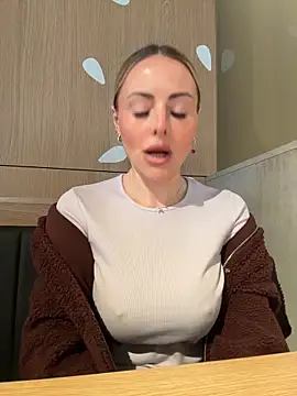 EmaSalis online show from March 3, 2026, 10:54 am