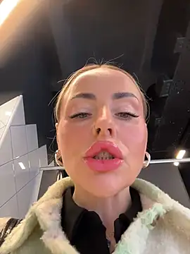 EmaSalis online show from March 25, 2026, 8:09 am