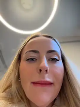 EmaSalis online show from April 13, 2026, 7:14 am