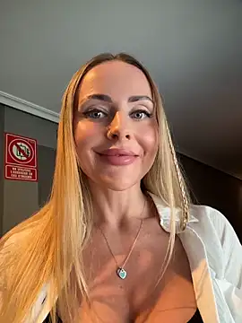 EmaSalis online show from May 28, 2026, 3:53 pm
