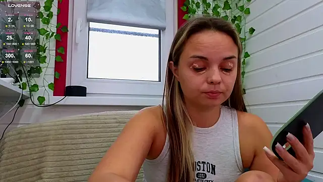 Snapshot of Misss_Vikk chatting on October 13, 2025, 7:52 am Misss Vikk online show from October 13, 2025, 7:52 am