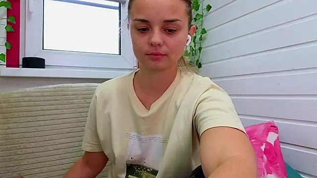 Snapshot of Misss_Vikk chatting on October 16, 2025, 7:31 am Misss Vikk online show from October 16, 2025, 7:31 am