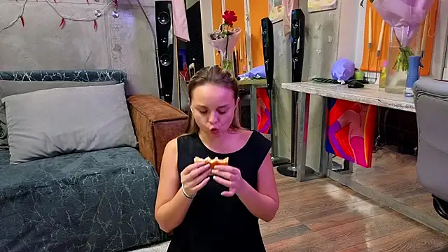 Snapshot of Misss_Vikk chatting on November 17, 2025, 2:45 pm Misss Vikk online show from November 17, 2025, 2:45 pm