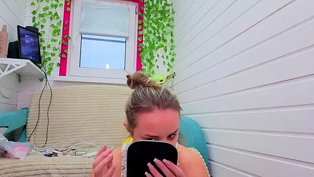 Snapshot of Misss_Vikk chatting on November 20, 2025, 6:35 am Misss Vikk online show from November 20, 2025, 6:35 am