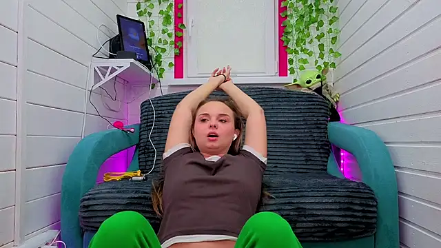 Snapshot of Misss_Vikk chatting on December 2, 2025, 6:30 am Misss Vikk online show from December 2, 2025, 6:30 am