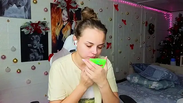 Snapshot of Misss_Vikk chatting on January 7, 2026, 2:14 am Misss Vikk online show from January 7, 2026, 2:14 am