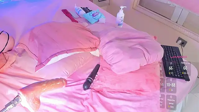 Snapshot of Saekohofman chatting on September 24, 2025, 4:10 pm Saekohofman online show from September 24, 2025, 4:10 pm