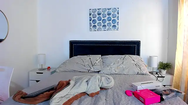 ZulyMichels online show from October 22, 2025, 12:38 pm