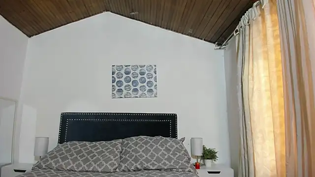 Snapshot of ZulyMichels chatting on July 1, 2026, 12:51 pm ZulyMichels online show from July 1, 2026, 12:51 pm