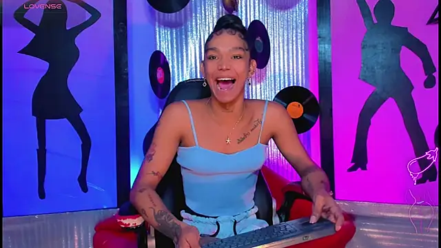 Snapshot of nickyminach_ chatting on July 16, 2026, 8:26 pm nickyminach online show from July 16, 2026, 8:26 pm