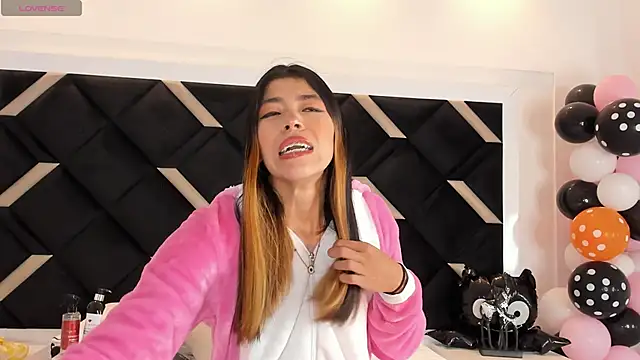 Girl Cherry online show from October 20, 2025, 11:32 am