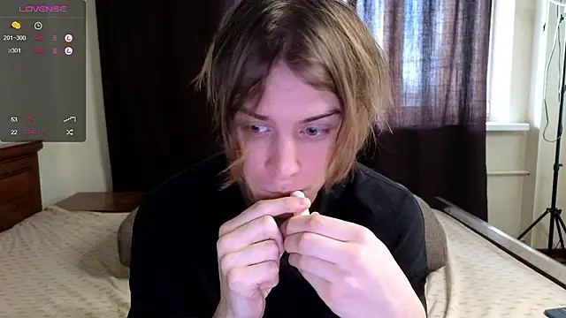 Snapshot of Cryptikov chatting on December 5, 2024, 10:44 am Cryptikov online show from December 5, 2024, 10:44 am