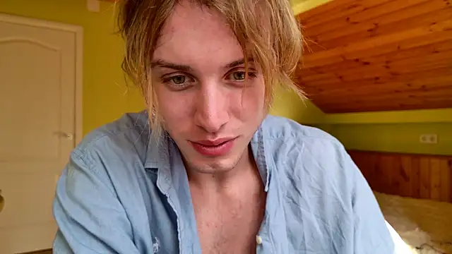 Snapshot of Cryptikov chatting on August 3, 2026, 1:38 pm Cryptikov online show from August 3, 2026, 1:38 pm